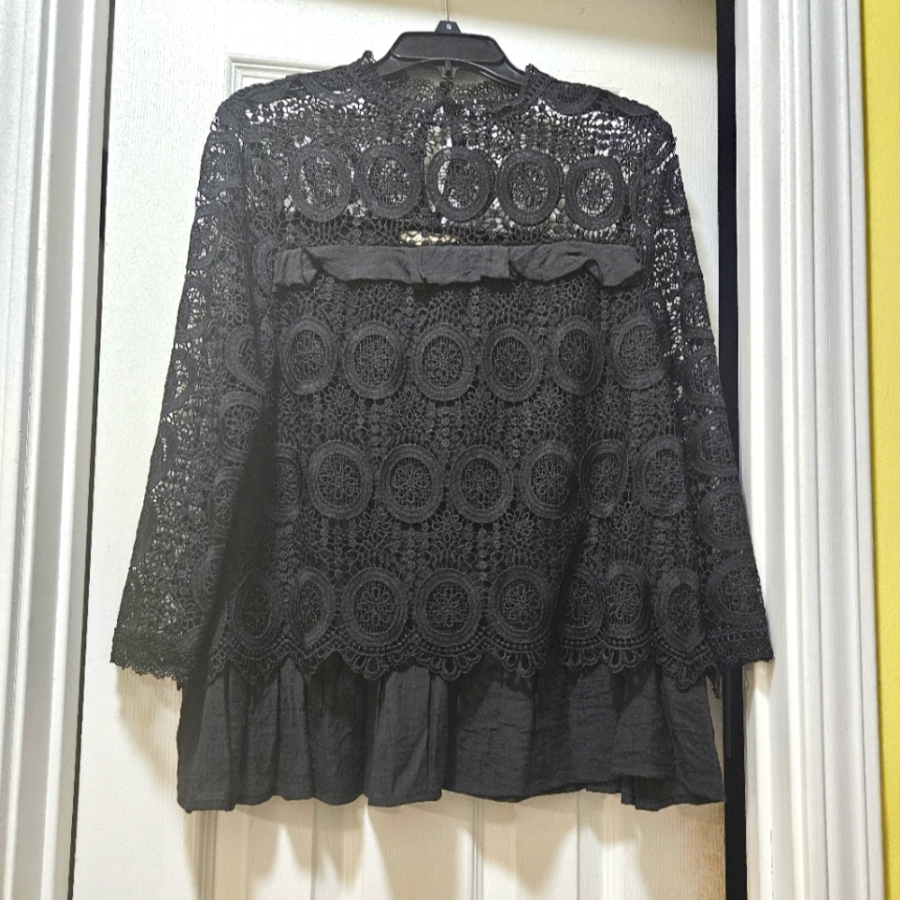 Entro Black Embroidered Top NWOT